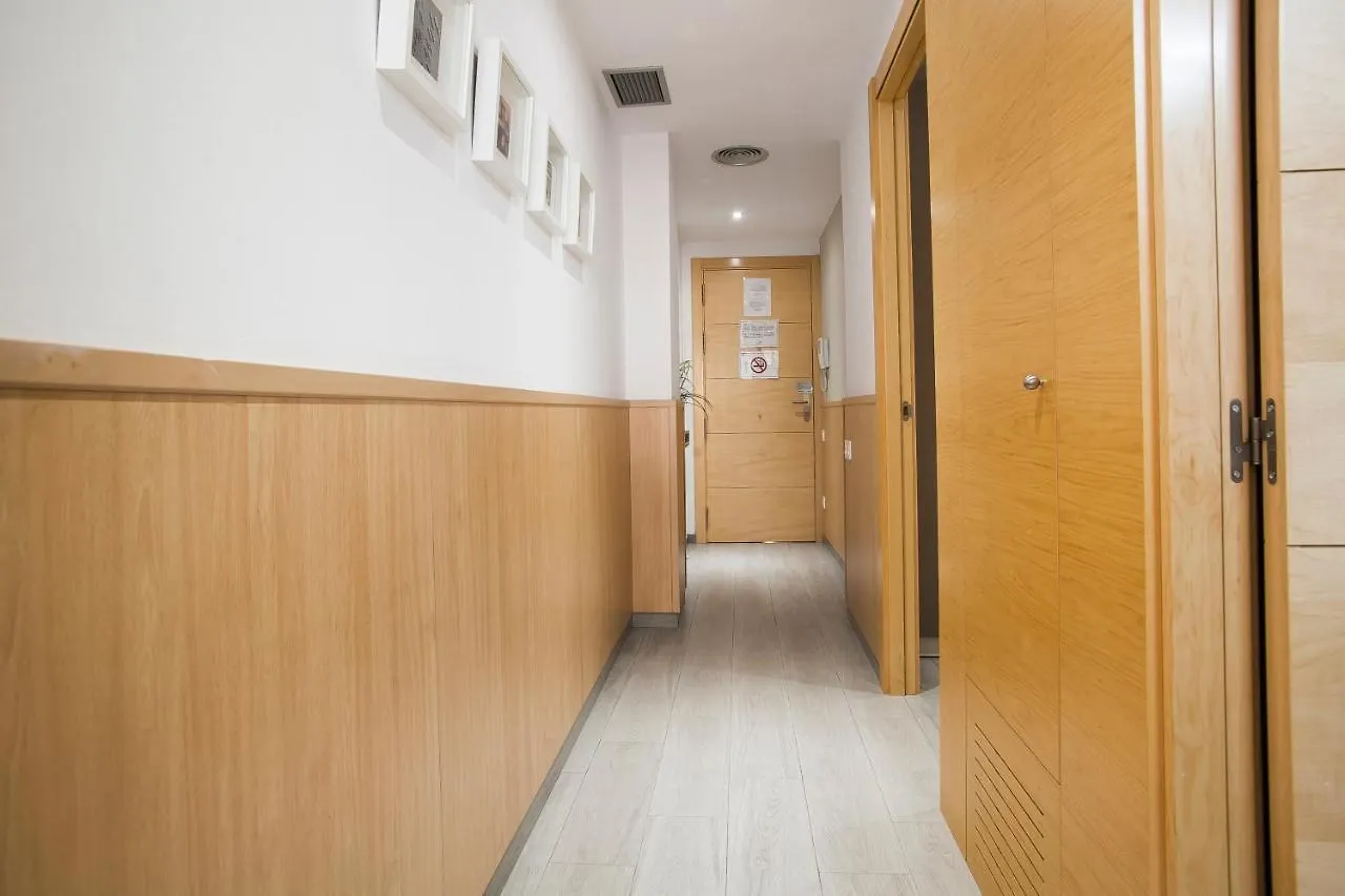 Bbarcelona Gaudi Flats Apartment 0*, Barcelona